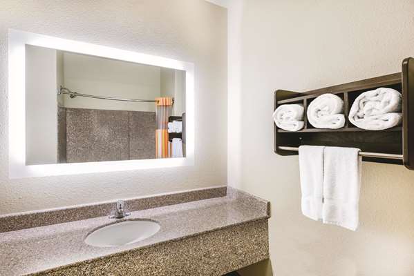  - La Quinta Inn & Suites Dominion San Antonio - I-10, Exit 550