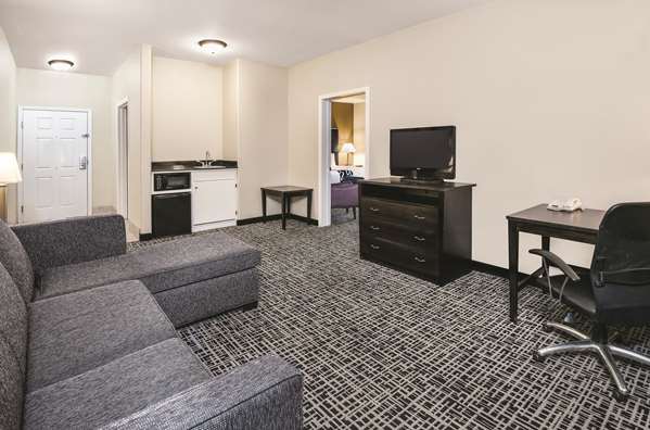 Suite - La Quinta Inn & Suites Dominion San Antonio - I-10, Exit 550