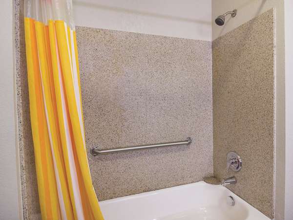  - La Quinta Inn & Suites Bowling Green - I-65, Exit 22