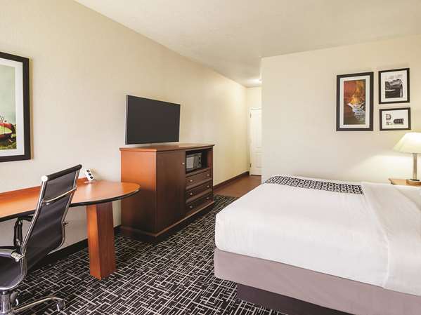  - La Quinta Inn & Suites Bowling Green - I-65, Exit 22