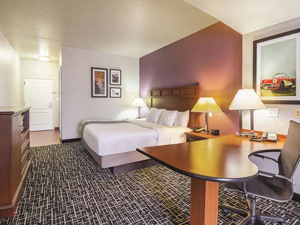  - La Quinta Inn & Suites Bowling Green - I-65, Exit 22