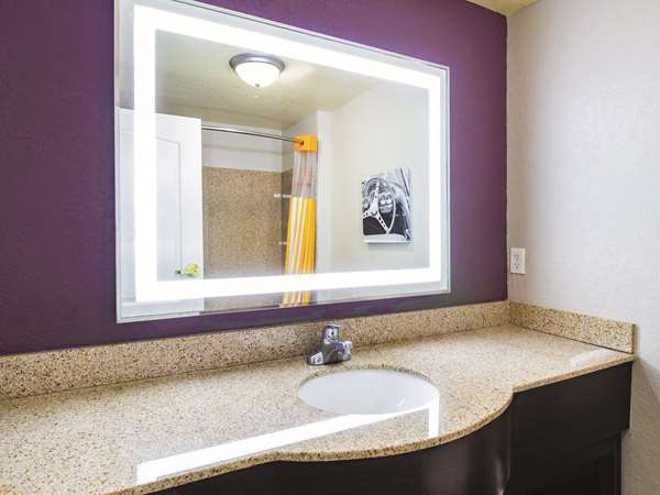  - La Quinta Inn & Suites Bowling Green - I-65, Exit 22