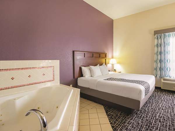  - La Quinta Inn & Suites Bowling Green - I-65, Exit 22