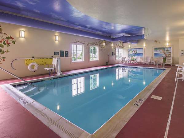 Pool - La Quinta Inn & Suites Bowling Green - I-65, Exit 22