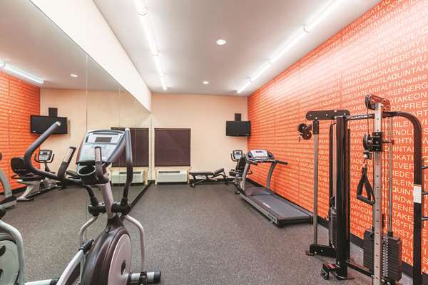 Fitness/ Exercise Room - La Quinta Inn & Suites Airport Humble