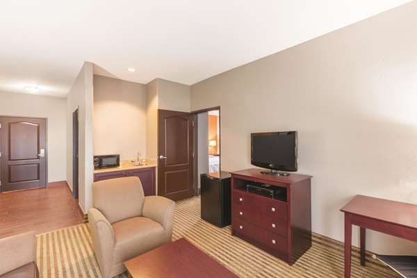 Suite - La Quinta Inn & Suites Airport Humble