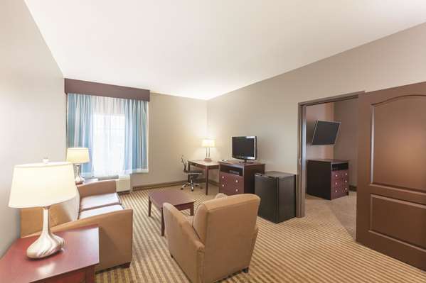 Suite - La Quinta Inn & Suites Airport Humble