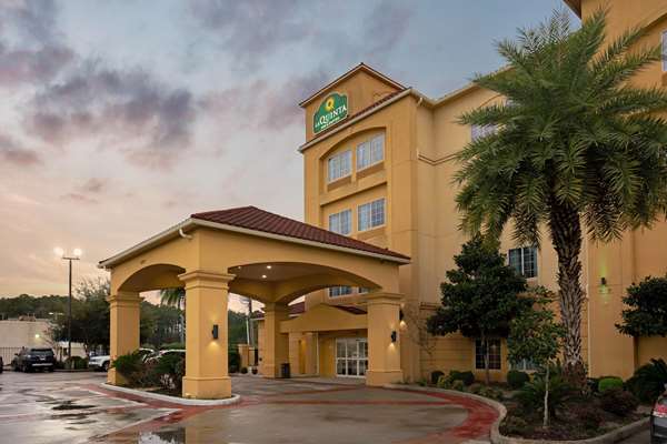 Exterior view - La Quinta Inn & Suites Airport Humble