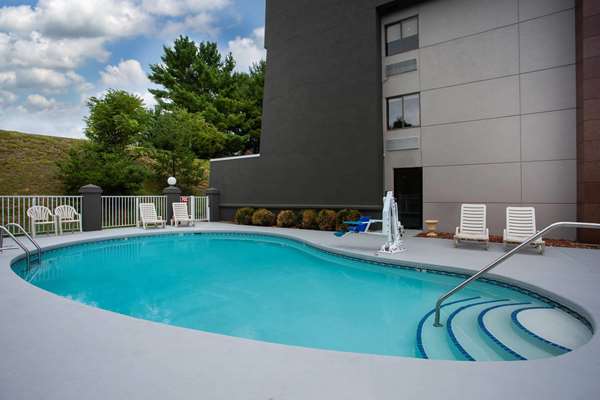Pool - La Quinta Inn Salem - I-81, Exit 141