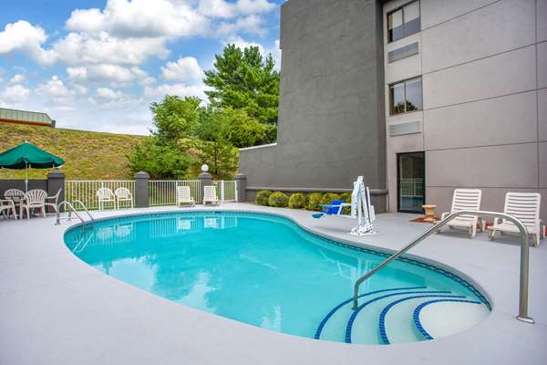 Pool - La Quinta Inn Salem - I-81, Exit 141