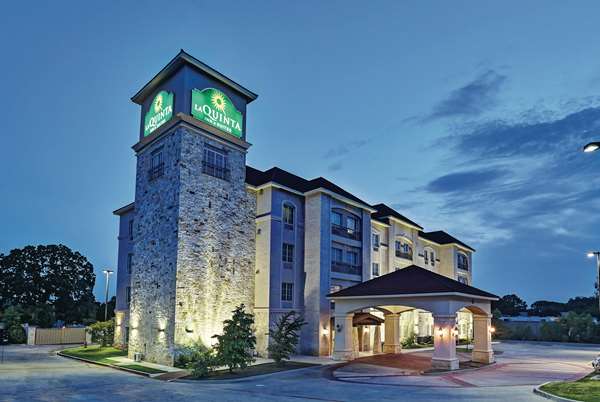 Exterior view - La Quinta Inn & Suites Euless