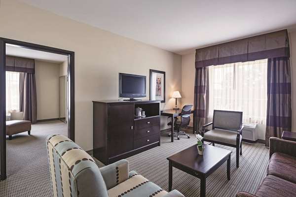 Suite - La Quinta Inn & Suites Euless