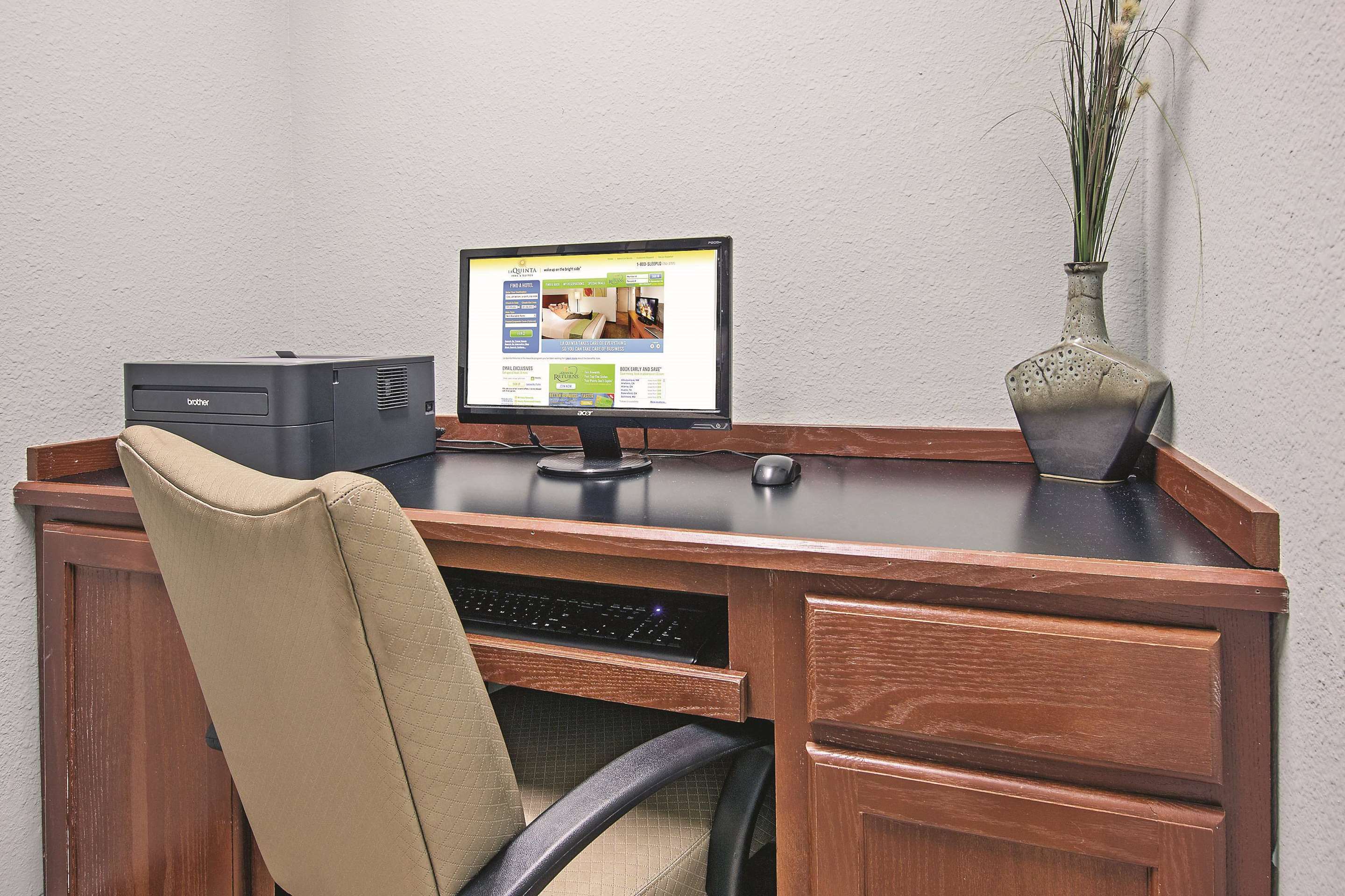 Business Center | La Quinta Inn & Suites by Wyndham DFW Airport West - Euless