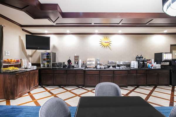  - La Quinta Inn & Suites Euless
