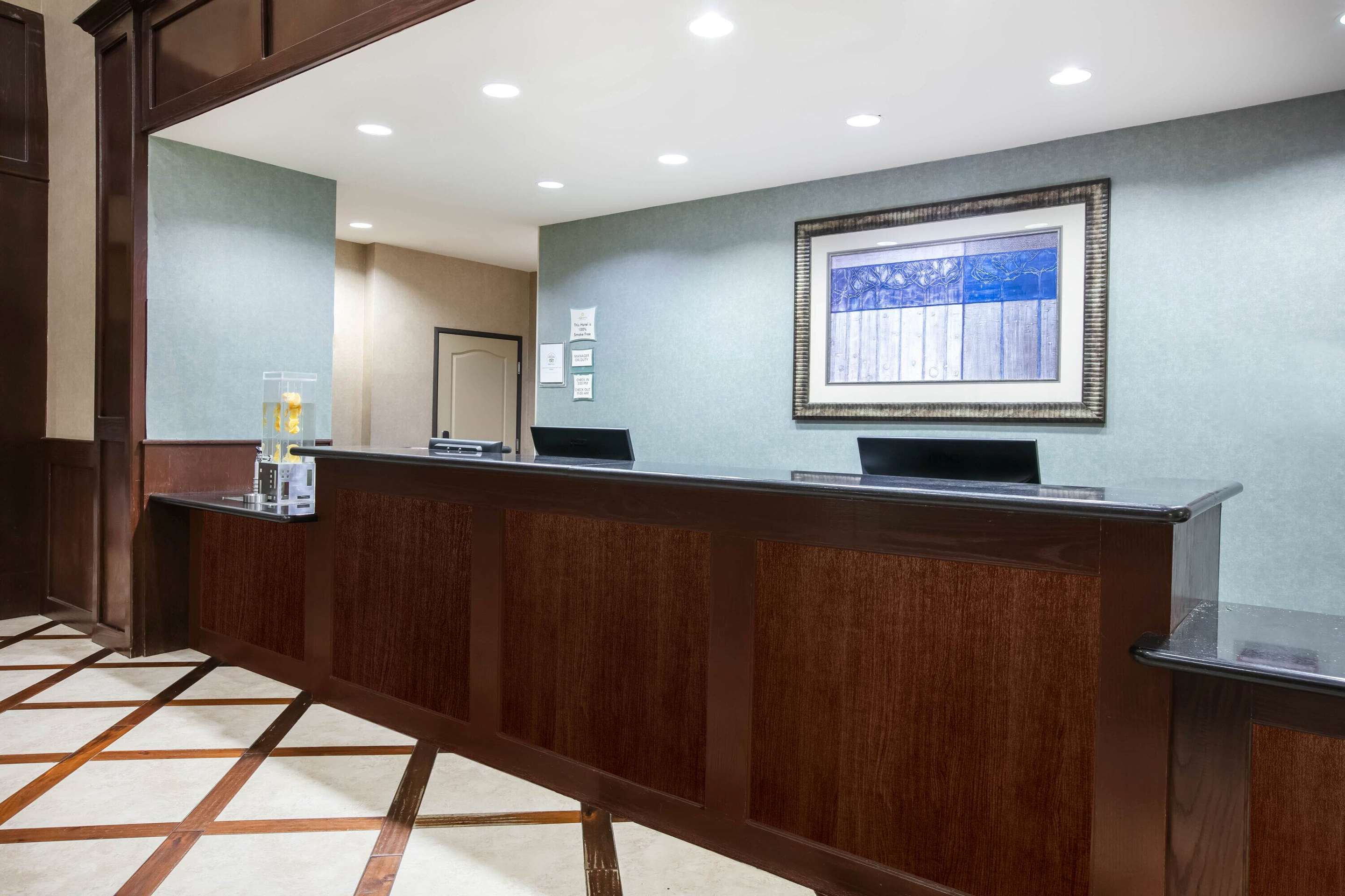Reception | La Quinta Inn & Suites by Wyndham DFW Airport West - Euless