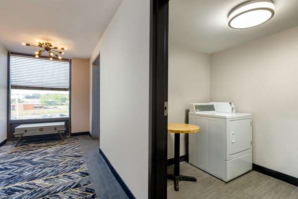 Amenities - La Quinta Inn & Suites Dothan