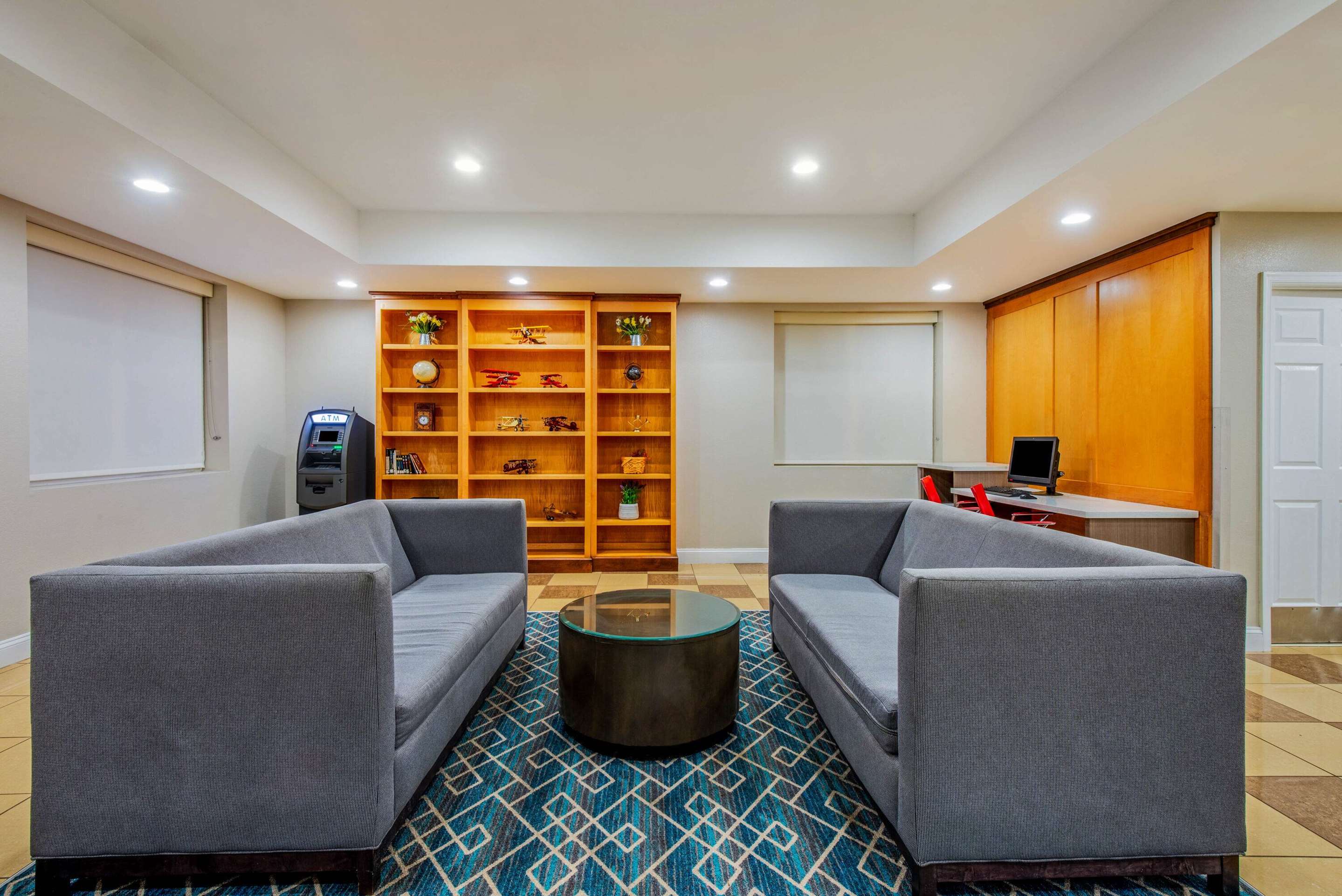 Lobby | La Quinta Inn & Suites by Wyndham Lexington Park - Patuxent