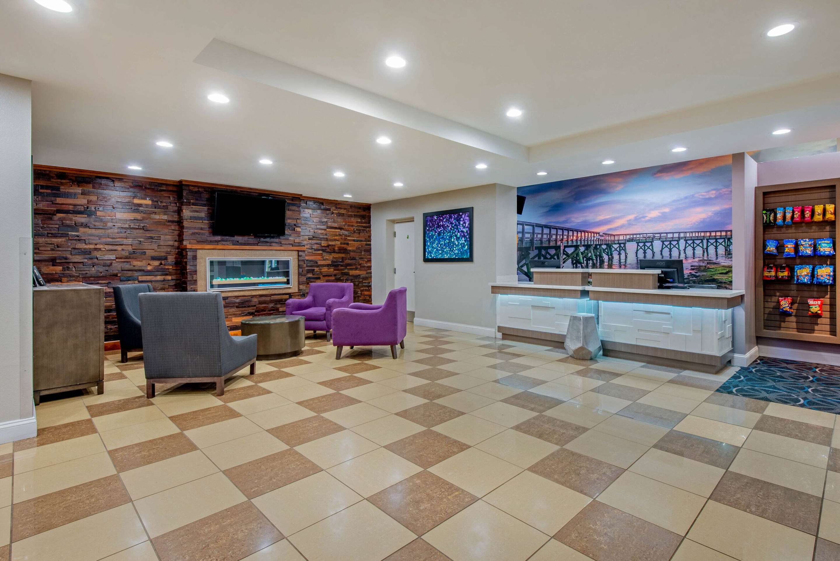 Lobby | La Quinta Inn & Suites by Wyndham Lexington Park - Patuxent