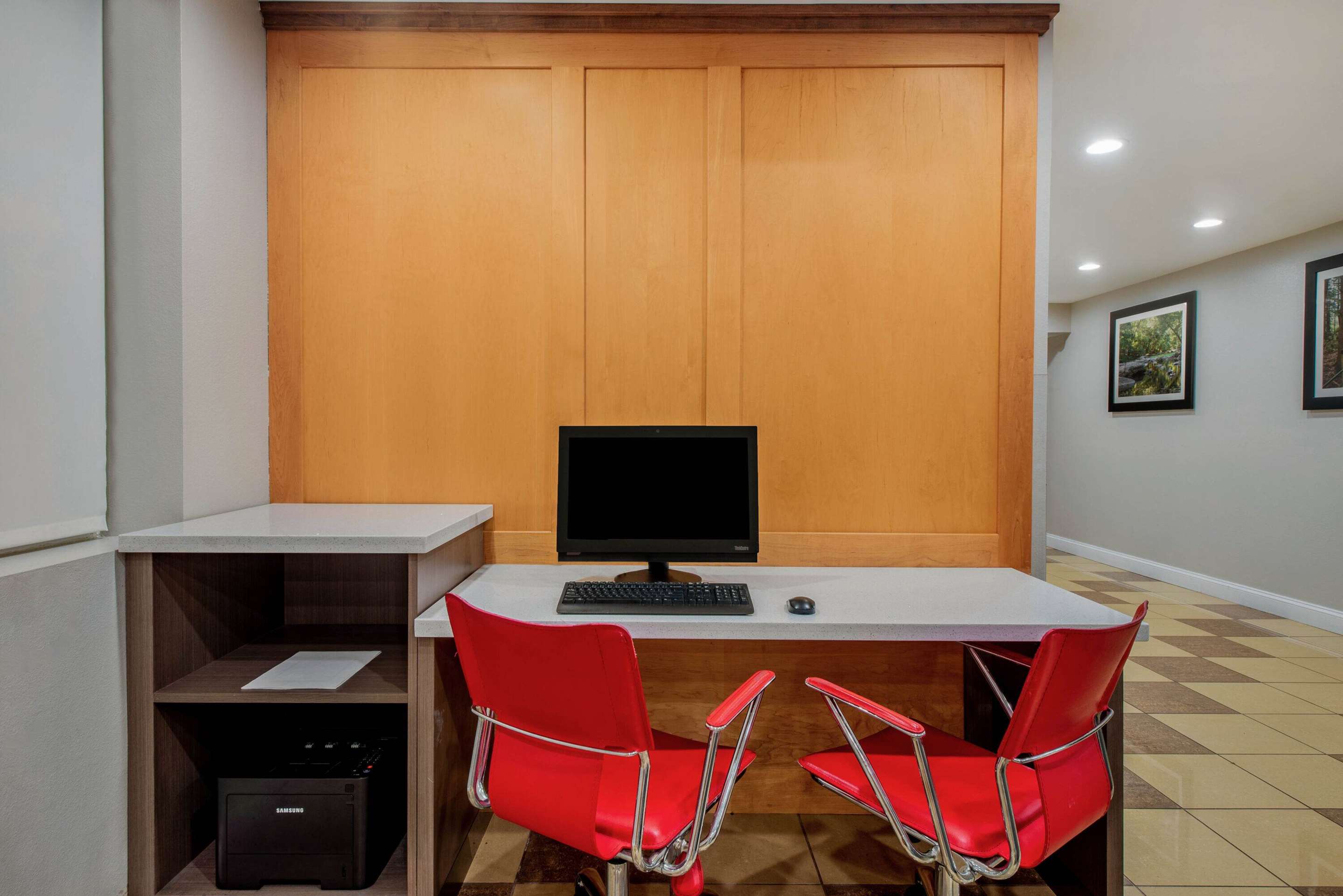 Business Center | La Quinta Inn & Suites by Wyndham Lexington Park - Patuxent