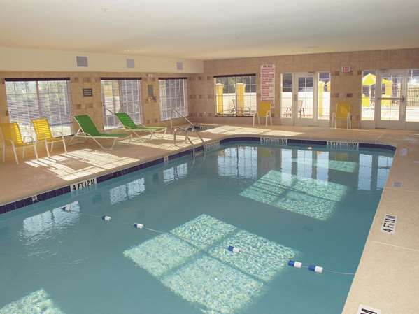 Pool - La Quinta Inn & Suites West Macon - I-475, Exit 3