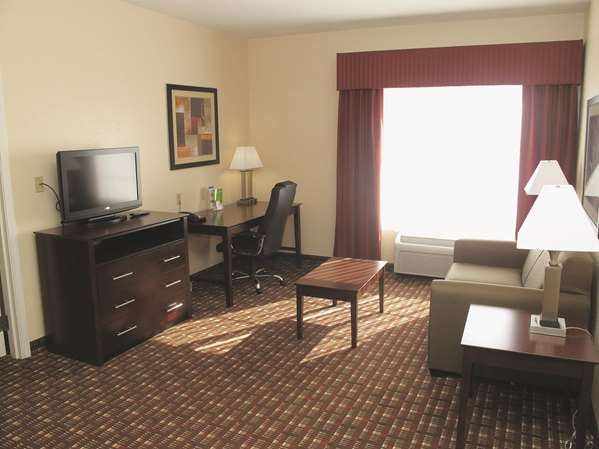 Suite - La Quinta Inn & Suites West Macon - I-475, Exit 3