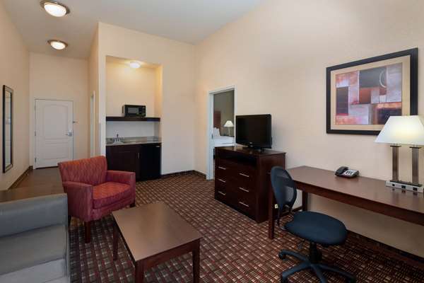 Suite - La Quinta Inn & Suites West Macon - I-475, Exit 3