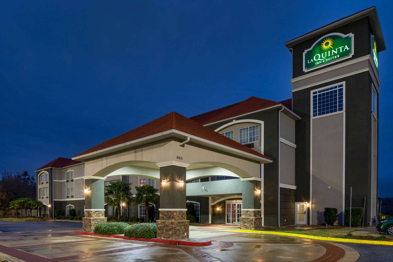 La Quinta Inn & Suites West Macon, GA See Discounts