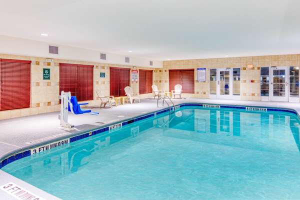 Pool - La Quinta Inn & Suites West Macon - I-475, Exit 3