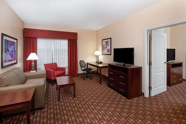Suite - La Quinta Inn & Suites West Macon - I-475, Exit 3