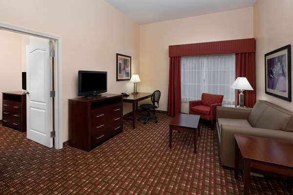 Suite - La Quinta Inn & Suites West Macon - I-475, Exit 3