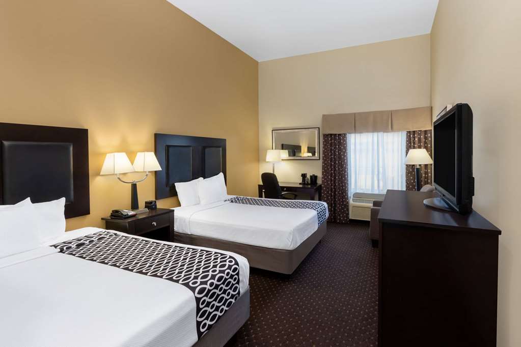LA QUINTA INN STE HOUSTON NEW CANEY-guestroom-Guest Room,On-Site.jpg