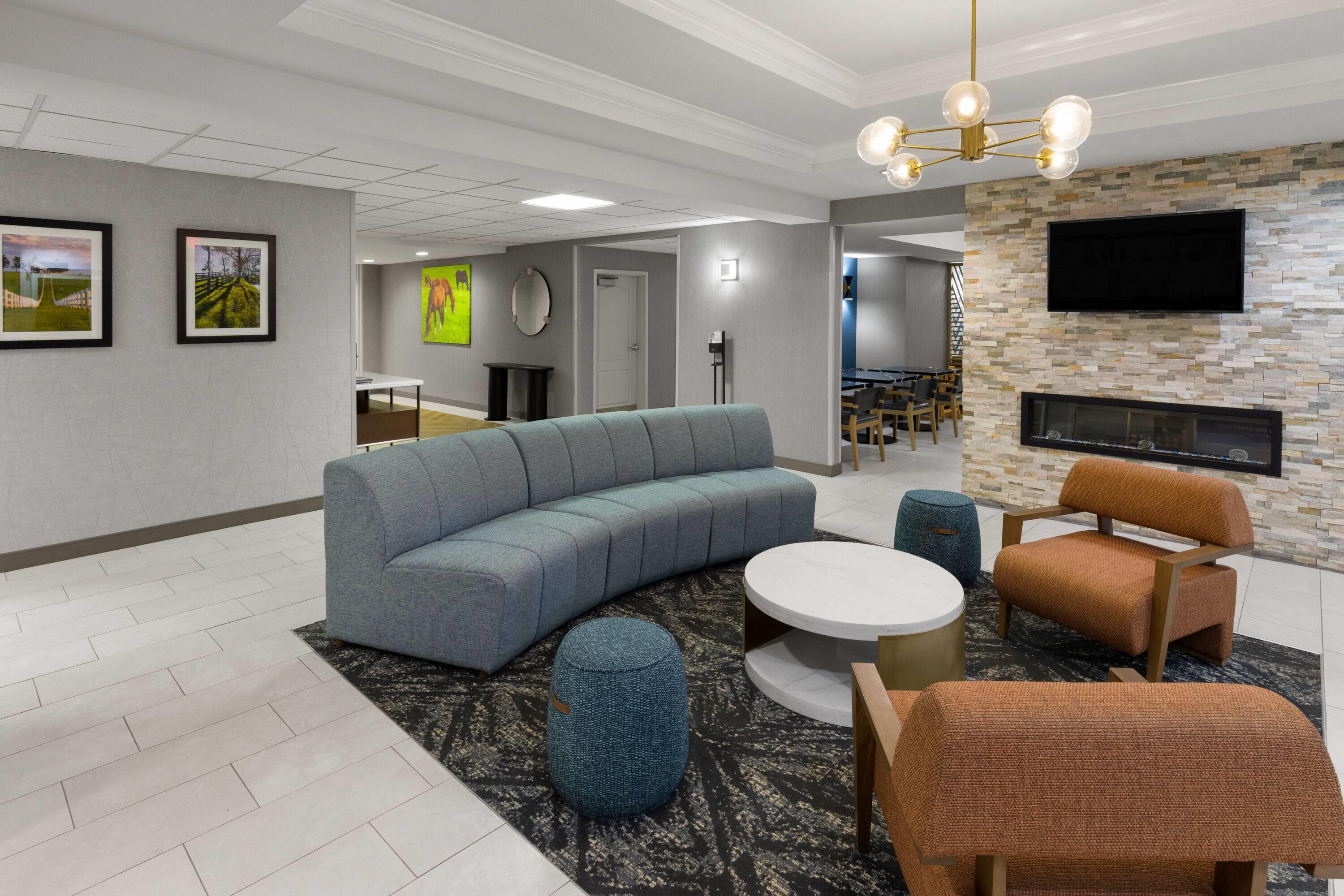 Lobby | La Quinta by Wyndham Lexington South / Hamburg