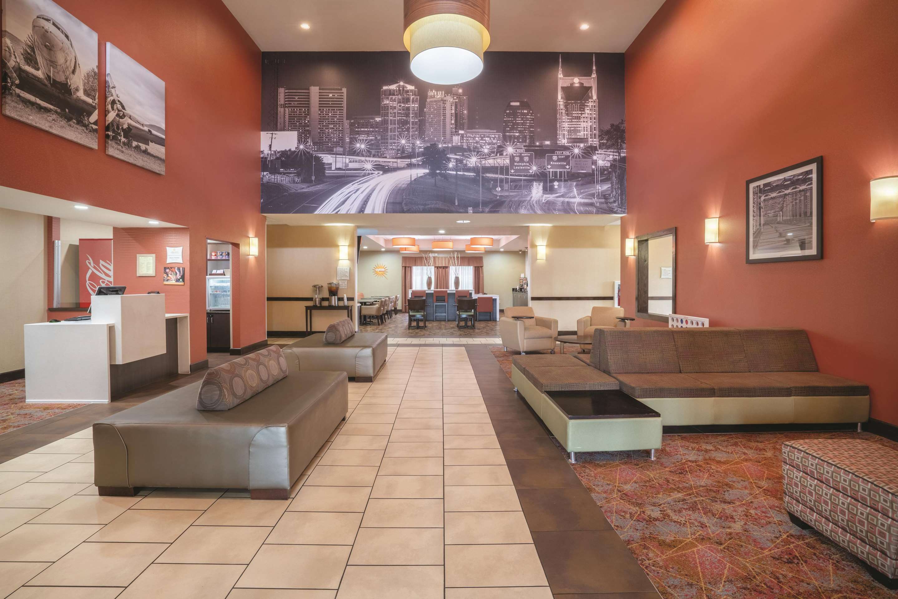 Lobby | La Quinta Inn & Suites by Wyndham Smyrna TN - Nashville