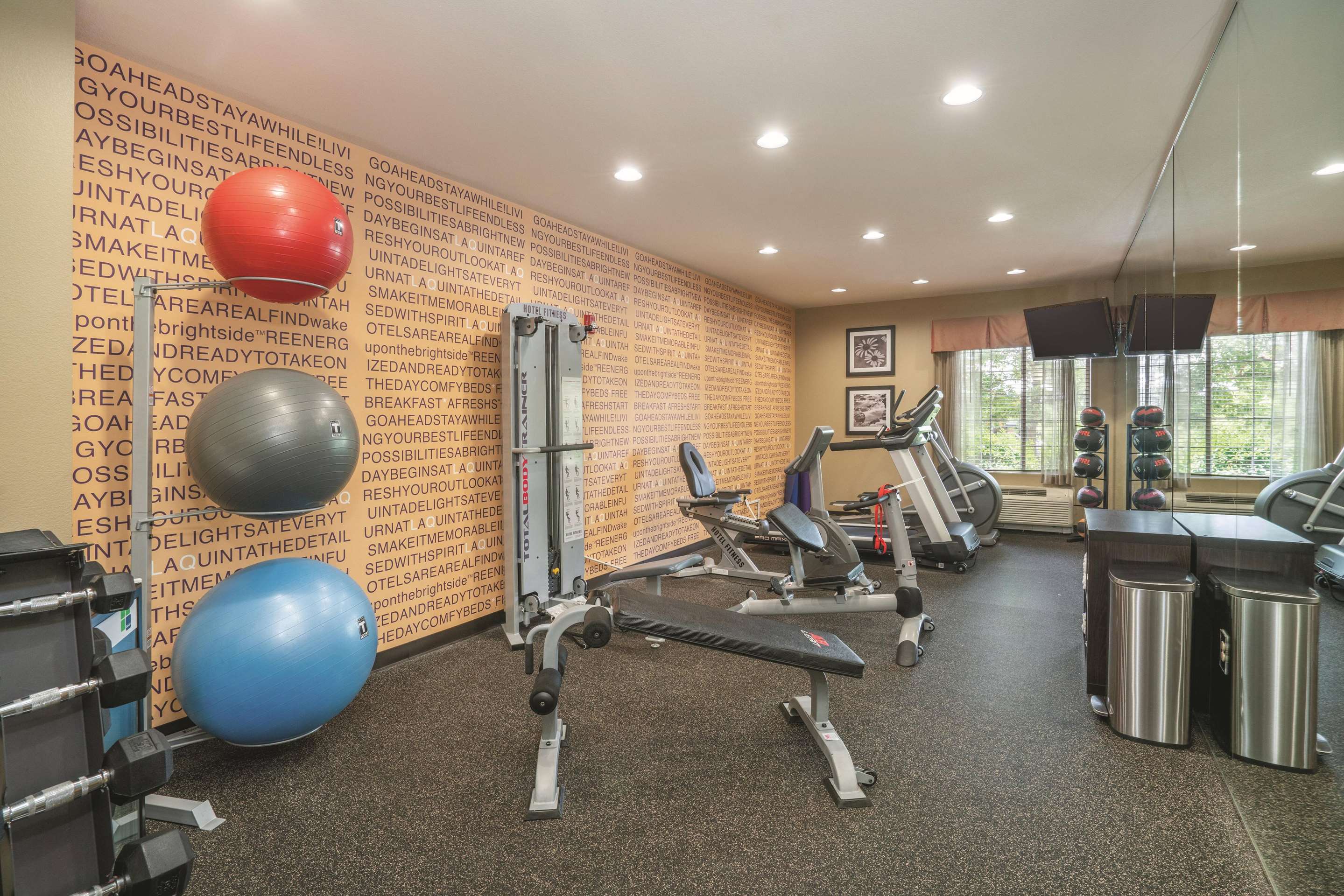 Health club fitness center gym | La Quinta Inn & Suites by Wyndham Smyrna TN - Nashville