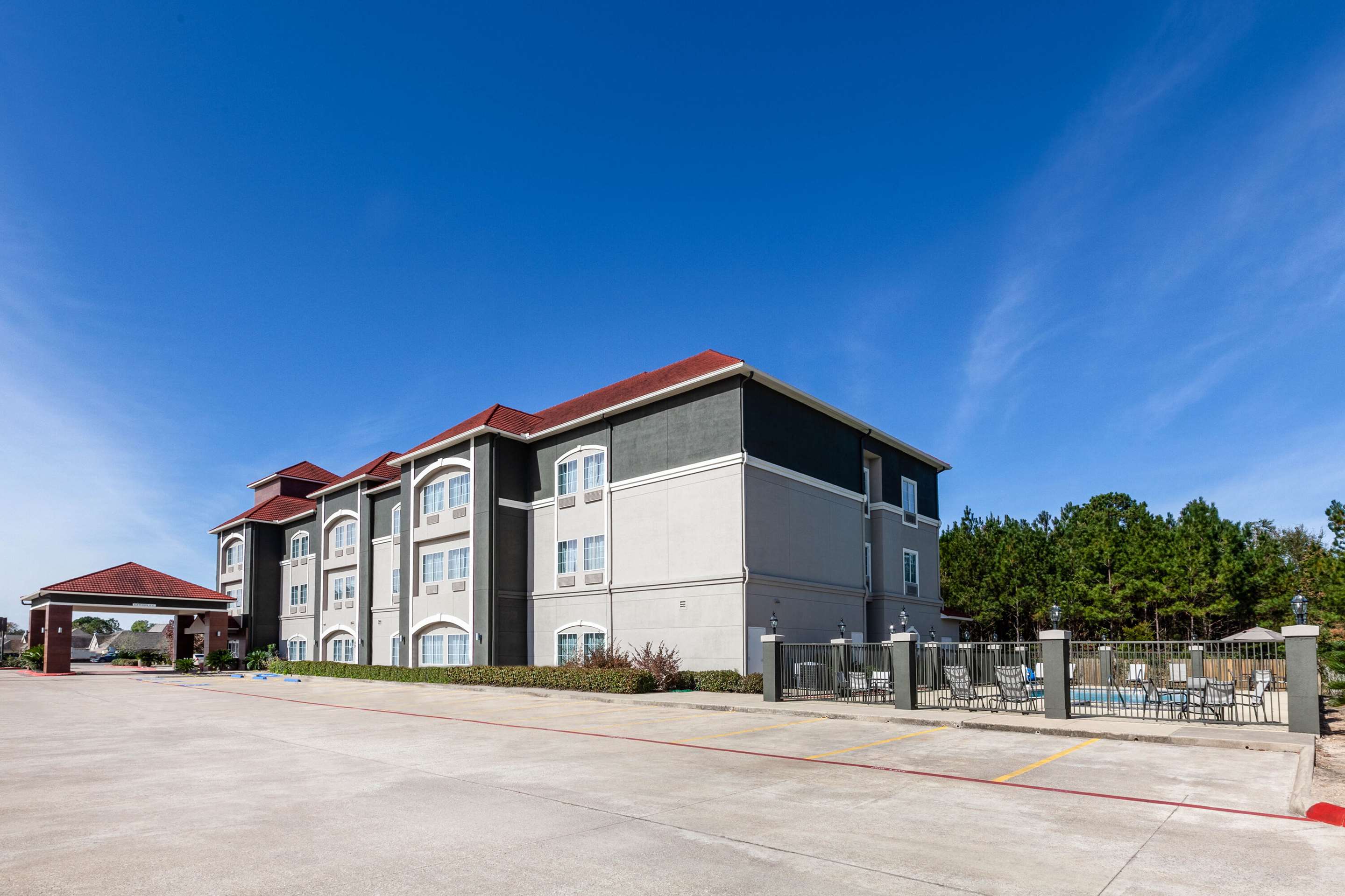 exterior day | La Quinta Inn & Suites by Wyndham Lumberton