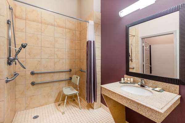  - La Quinta Inn & Suites Lumberton