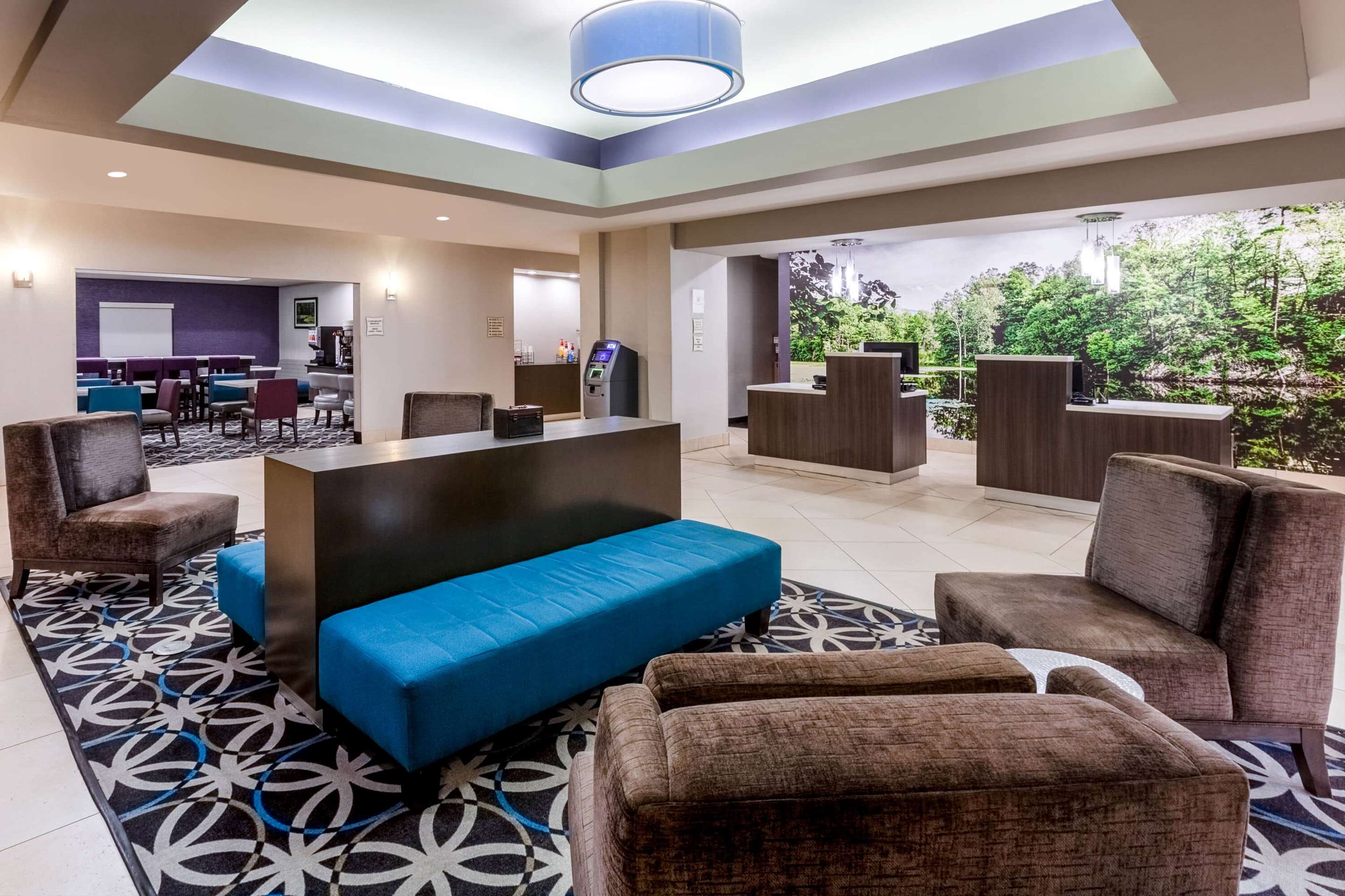 Lobby | La Quinta Inn & Suites by Wyndham Lumberton