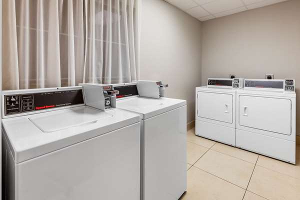 Amenities - La Quinta Inn & Suites Lumberton