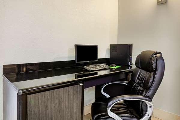 Conference Area - La Quinta Inn & Suites Lumberton