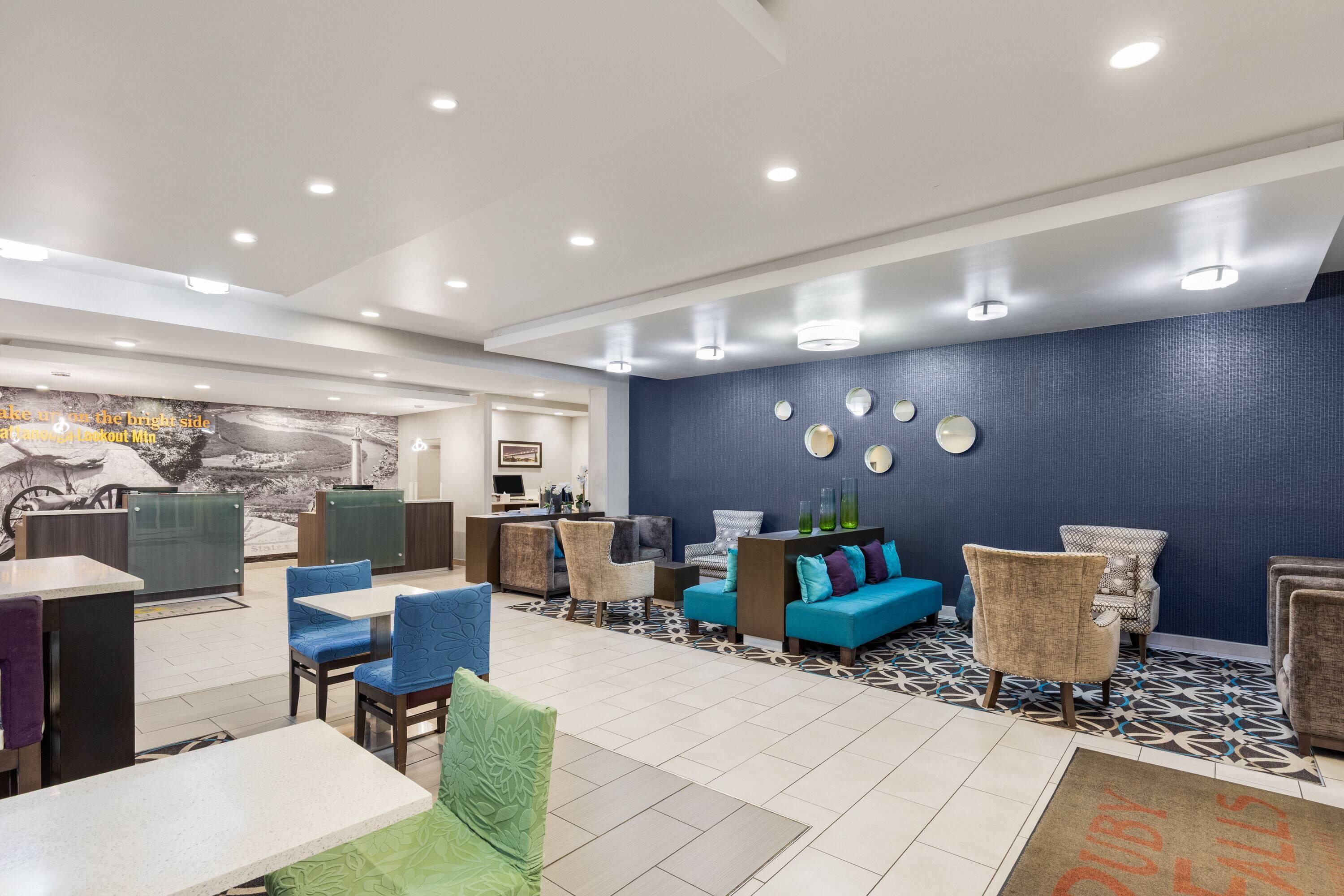 Lobby | La Quinta by Wyndham Chattanooga - Lookout Mtn
