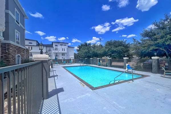 Pool - La Quinta Inn & Suites Energy Corridor Houston