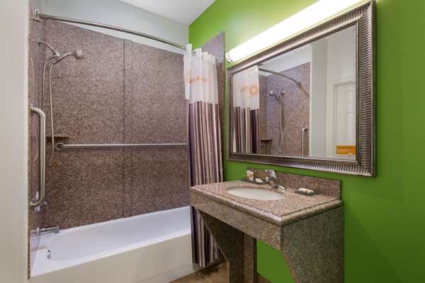  - La Quinta Inn & Suites Raymondville