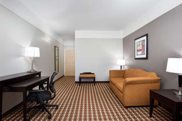 Suite - La Quinta Inn & Suites Raymondville