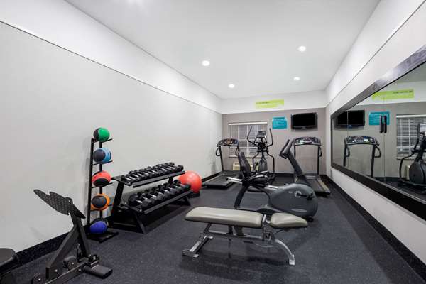 Fitness/ Exercise Room - La Quinta Inn & Suites Raymondville