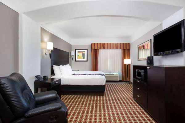 Suite - La Quinta Inn & Suites Raymondville