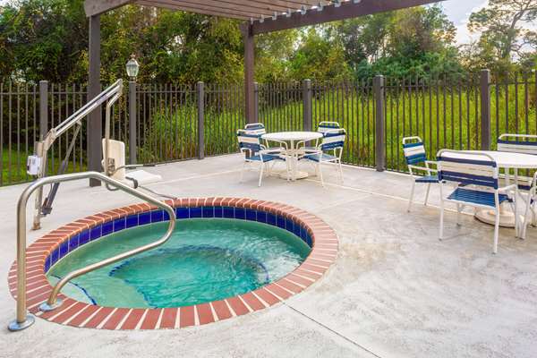 Pool - La Quinta Inn & Suites Sebring