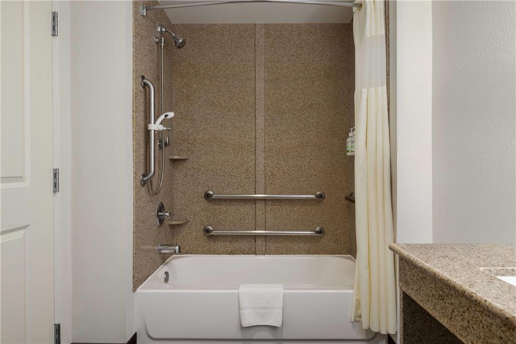 LA QUINTA INN STE MEMPHIS WOLFCHASE-guestroom-Guest Room,Bathroom,Shower,Accessibility,On-Site.jpg