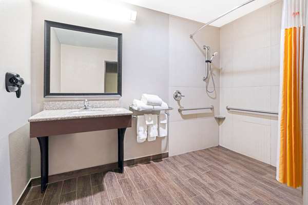  - La Quinta Inn & Suites McAlester