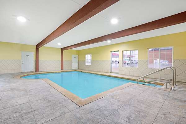 Pool - La Quinta Inn & Suites McAlester