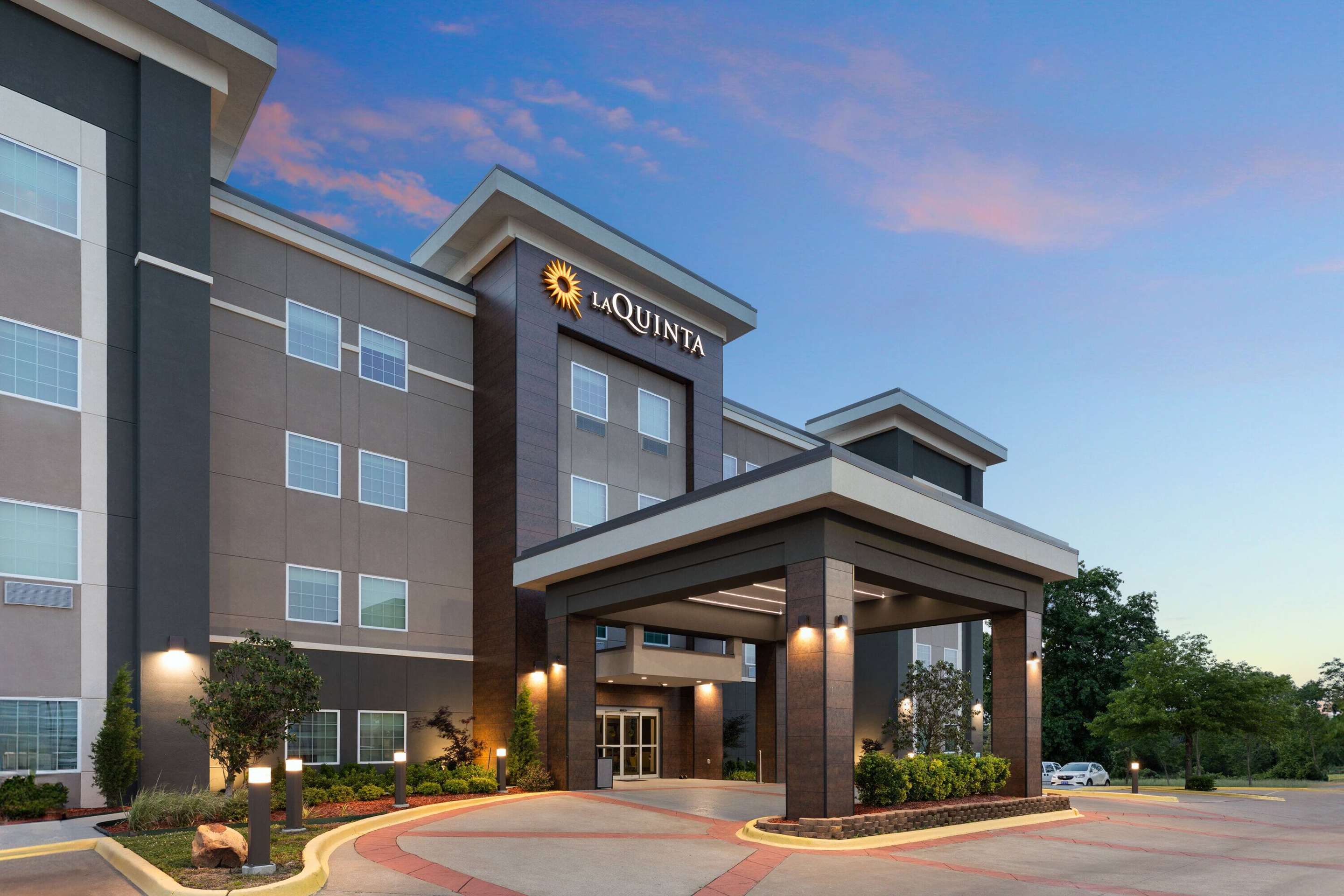 Exterior | La Quinta Inn & Suites by Wyndham McAlester